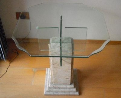 Mesa, Aparador e mesinha de centro com base em Travertino