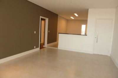 Apto na Av. Higienopolis, 158m², Todo Reformado!