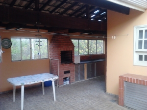 Vi523, excelente casa, de frente para area verde, com edicula