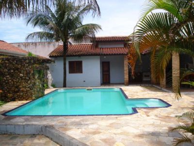 BELO IMÓVEL EM CONDOMÍNIO FECHADO