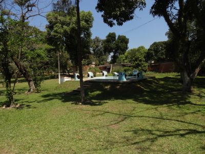 Ótimo sítio, com 6.000 m2, 2 casas, campo de futebol, piscina e muito verde!