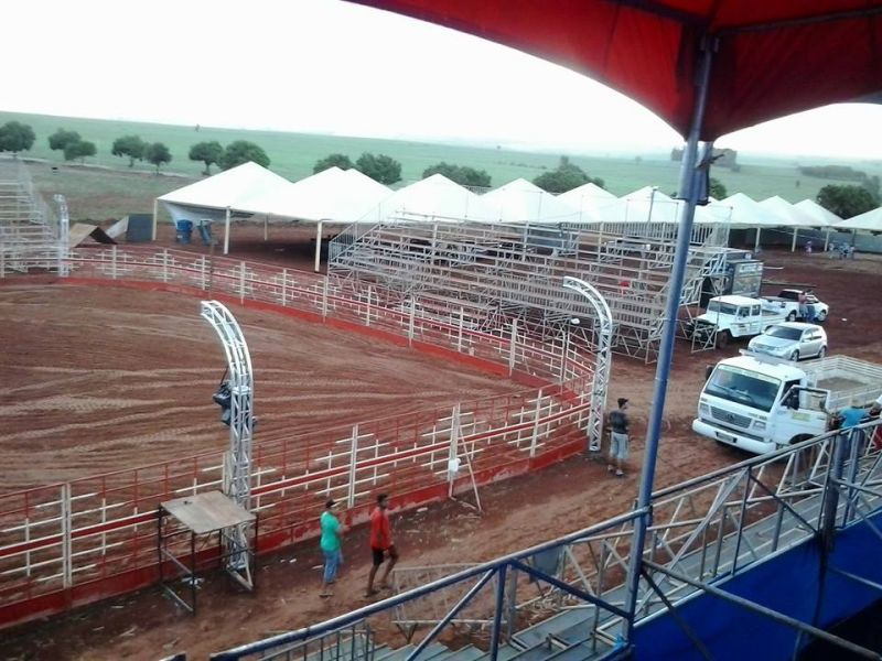 Locação de estruturas para eventos- banheiros, tendas, arquibancadas