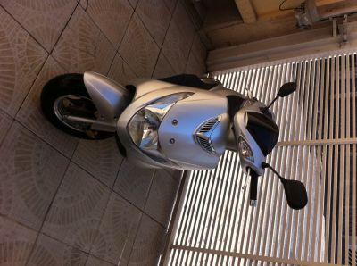 VENDO MOTO SUZUKI BURGMAN 125  PRATA 2008
