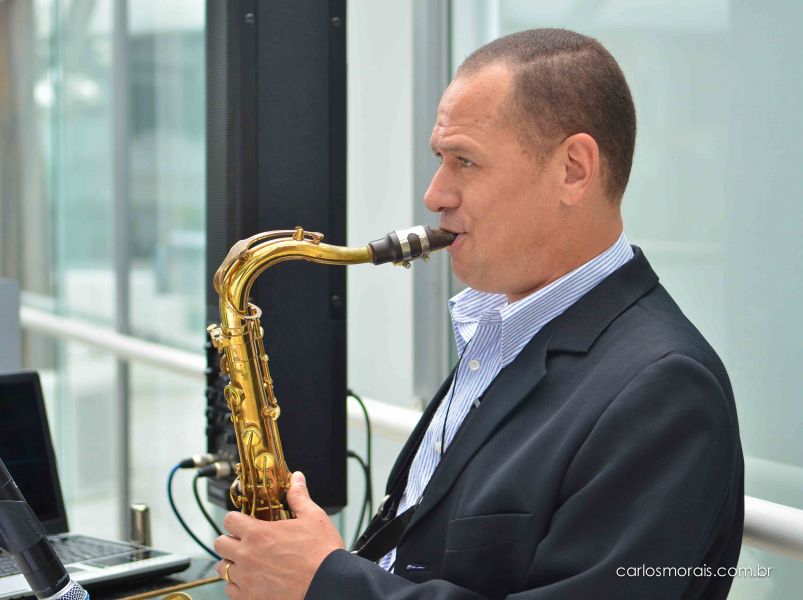Saxofonista, música ao vivo!