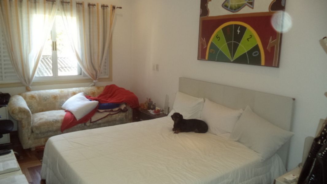 Casa para locação no Jardim Europa, com 4 suítes, 6 vagas de garagem. SP