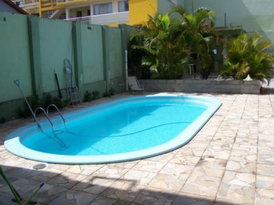 Casa 6 dorm (2 s) 15 pessoas piscina 300 m praia