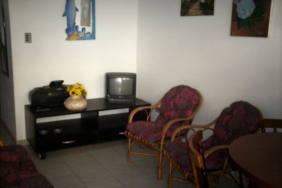 Apartamento aconchegante 2 quartos em lugar tranquilo no Itagua com área de laser