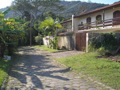 Vende-se Excelente Residência no Balneário de Prainha - PR.