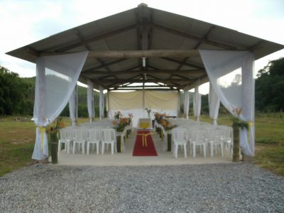 ACAMPAMENTO EVANGÉLICO RANCHO TETO AZUL