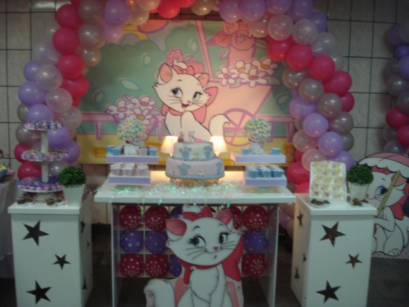 Doces juninos maça do amor cupcake bolo decorado docinhos finos e modelados buffet completo pirulito