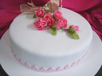 Apostila curso de bolos, pasta americana e glace real. tudo ilustrado coom fotos passo a passo