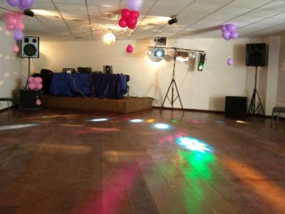 MAQUINA DE FUMAÇA E ILUMINAÇÃO ALUGUEL