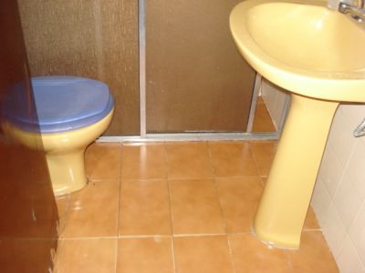 um sobrado amplo semi-novo