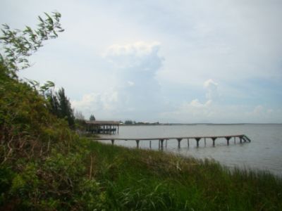 TERRENO DE 1800m²  FUNDOS PRA LAGOA  COM TRAPICHE