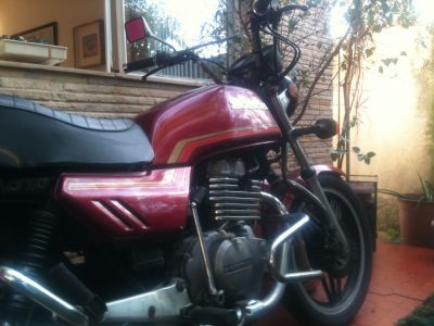 Honda CB 400 (II) 1982 - Japonesa.