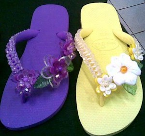 Aprenda fazer chinelos bordados. Receba apostila ilustrada com mais de 450 fotos passo a passo