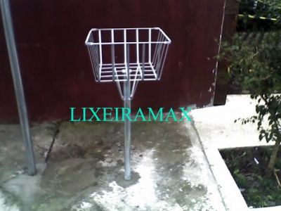 LIXEIRA PARA CALÇADA GALVANIZADA