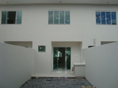 SOBRADOS EM CAMBORIU COM 02 QUARTOS  R$ 135 MIL