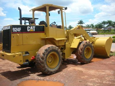 PÁ CARREGADEIRA CATERPILLAR 924F
