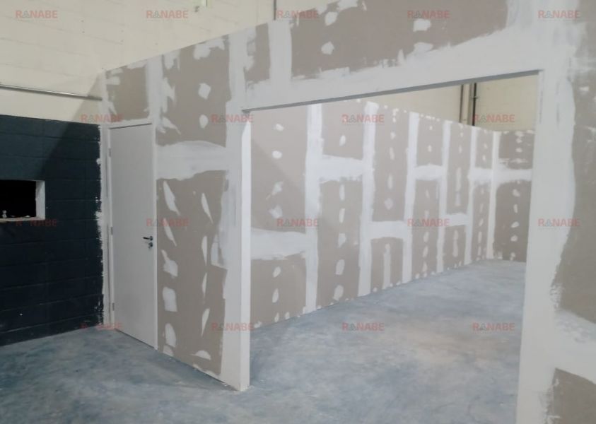 Divisória de gesso acartonado (drywall)