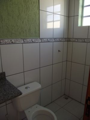 CASA 2/4 COM SUITE COM OTIMO ACABAMENTO