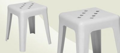 MESAS E CADEIRAS DE PLÁSTICO