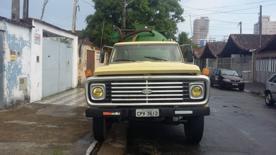 Caminhão Limpa Fossa 8.000 litros $ 35.000,00 Wpp (11) 97751-1305