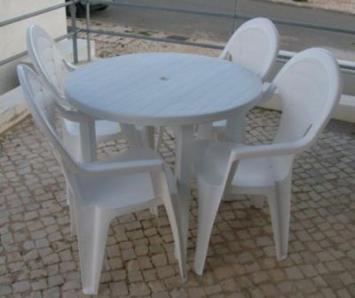 Aluguel de mesas e cadeiras para eventos em Geral.