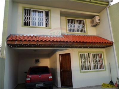 Sobrado à venda em Curitiba