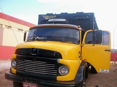 Vendo Caminhão Boiadeiro