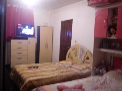 Casa em Guarulhos vendo urgente aceito veículo 04 cômodos- garagem coberta, casa nova