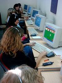 ADMITIMOS 90 OPERADORAS DE TELEMARKTING ATIVO E RECEPTIVOS.DE 18 ATÉ 60 ANOS  PARA SP ..