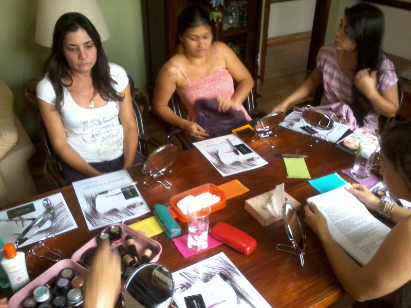 Aulas de Automaquiagem à domicílio