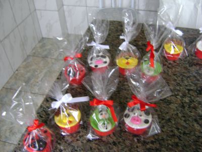 CURSO DE CUPCAKES COM DECORAÇÃO EM MODELAGEM