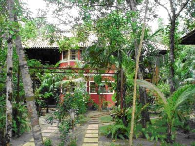 Vende se uma Pousada na Praia de Santo André BA