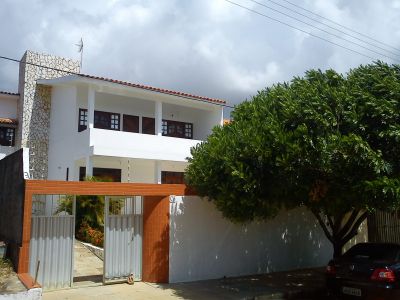 CASA A VENDA EM CONDOMINIO FECHADO EM MACEIO