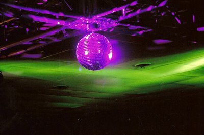 ALUGUEL DE SOM ILUMINAÇÃO E DJ