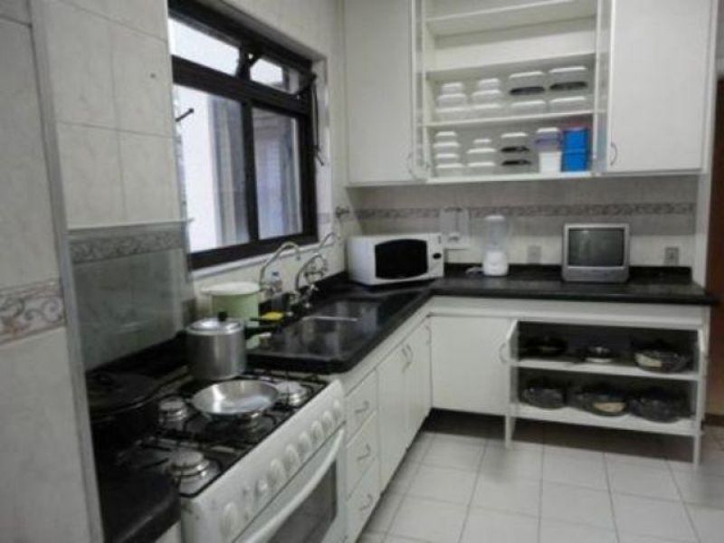 Casa Mobiliada Para Rapazes Com Quarto Compartilhado