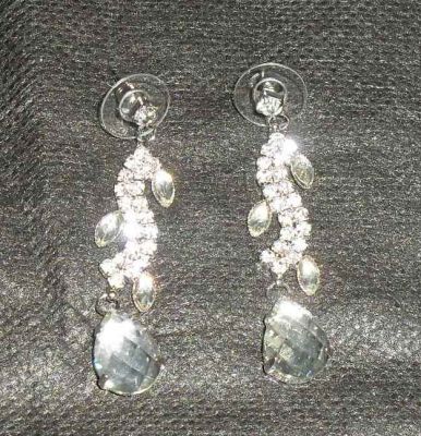 VR - Brinco strass branco