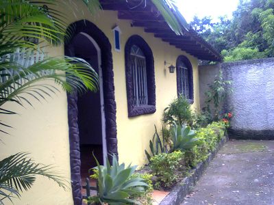 excelente casa ,com quintal de 180m²