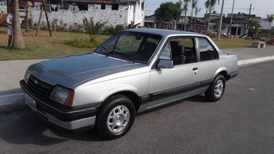 Lindo Monza apenas 5.200, carro de garagem.