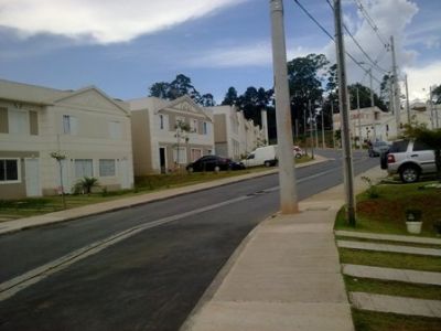 Casa em Cotia / Condomínio Fechado 