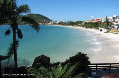 BOMBINHAS SC - APARTAMENTO diarias 5ate7 pessoas  