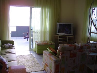 ALUGO APARTAMENTO FRENTE AO MAR