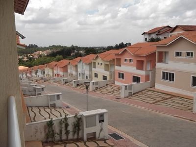 CASAS PRONTAS NA GRANJA VIANA