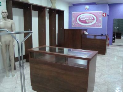 Vende se instalação semi nova para loja de roupas