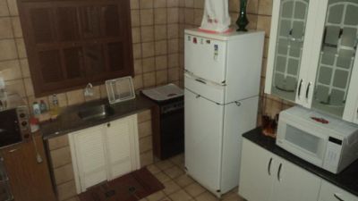 aluga-se casa na praia da pinheira