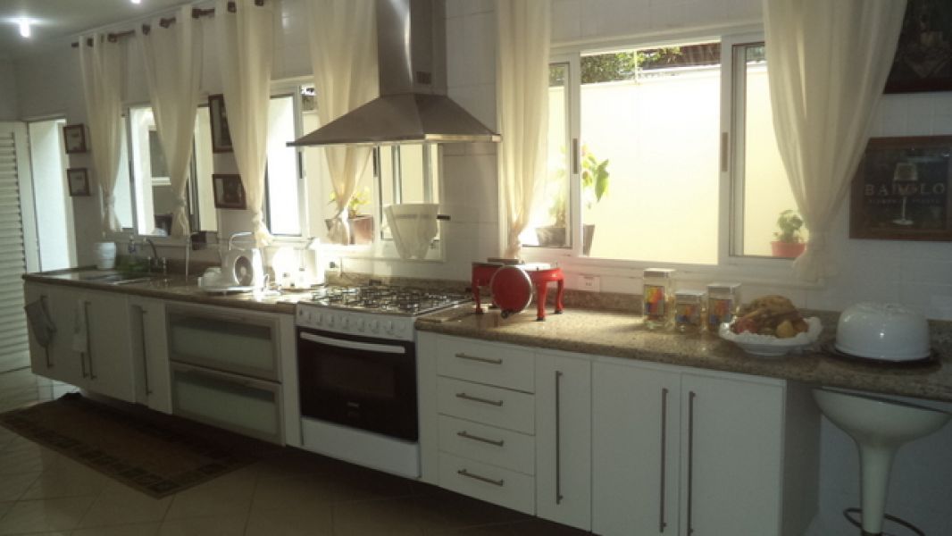 Casa para venda no Jardim Europa, 4 suítes, 6 vagas de garage, piscina, sauna. SP 