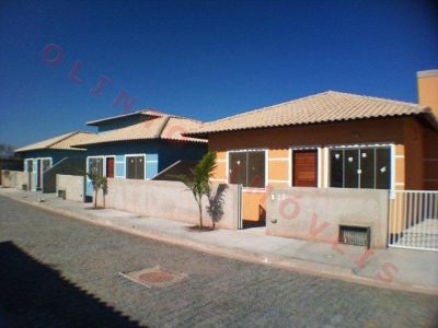 Olinto Imóveis vende Casa linear em Cond. no Mariléa Chácaras em  Rio das Ostras