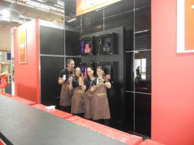 Garçons Jovens e Simpaticos, Bartenders, Recepcionistas, Bar de Caipirinha Completo,.